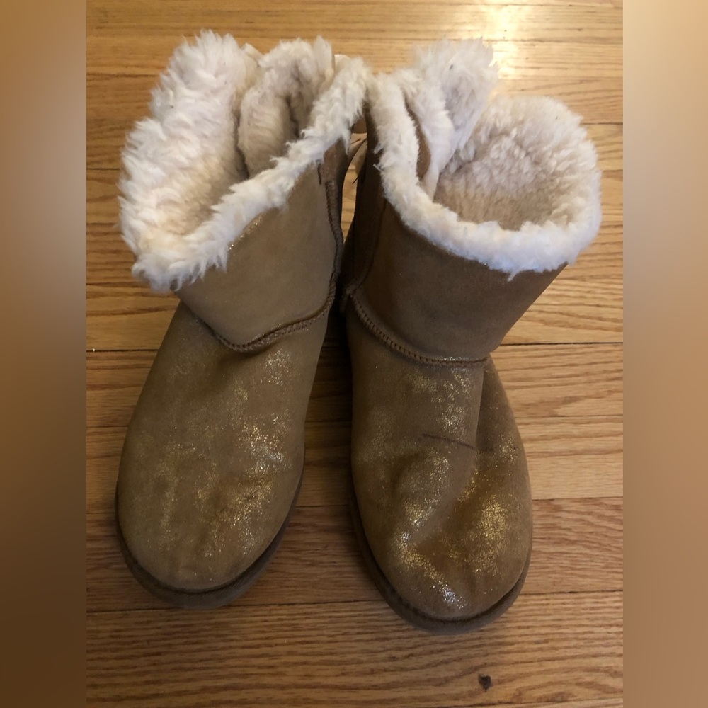 UGG Mini Bailey Boots in Chestnut Glitter - Size 8
